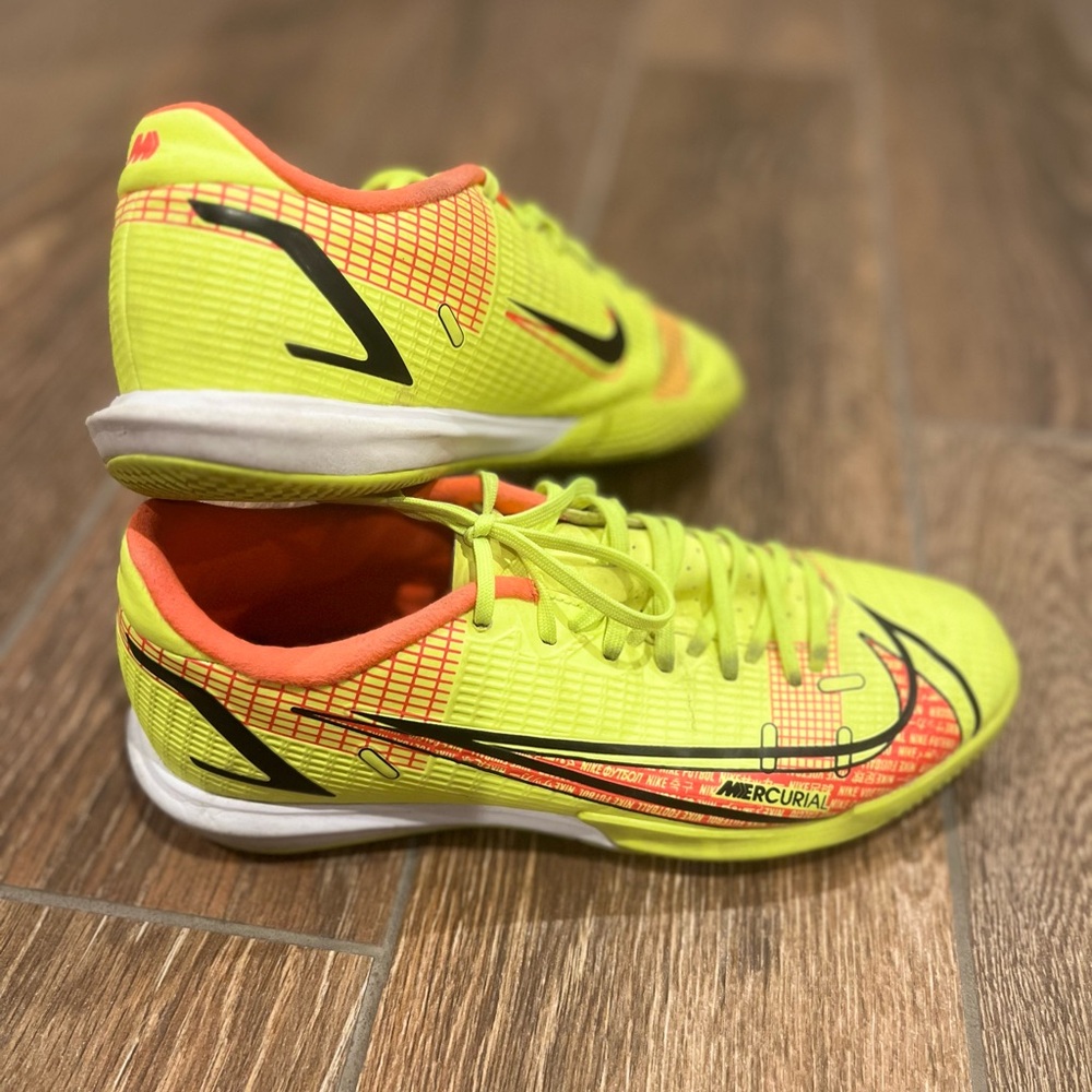 Nike Mercurial indoor/turf soccer shoes - Boys Size 6.5